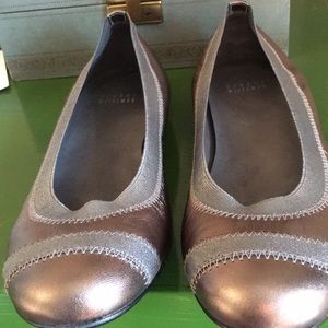 Stuart Weizman Elastic Ballet Flats